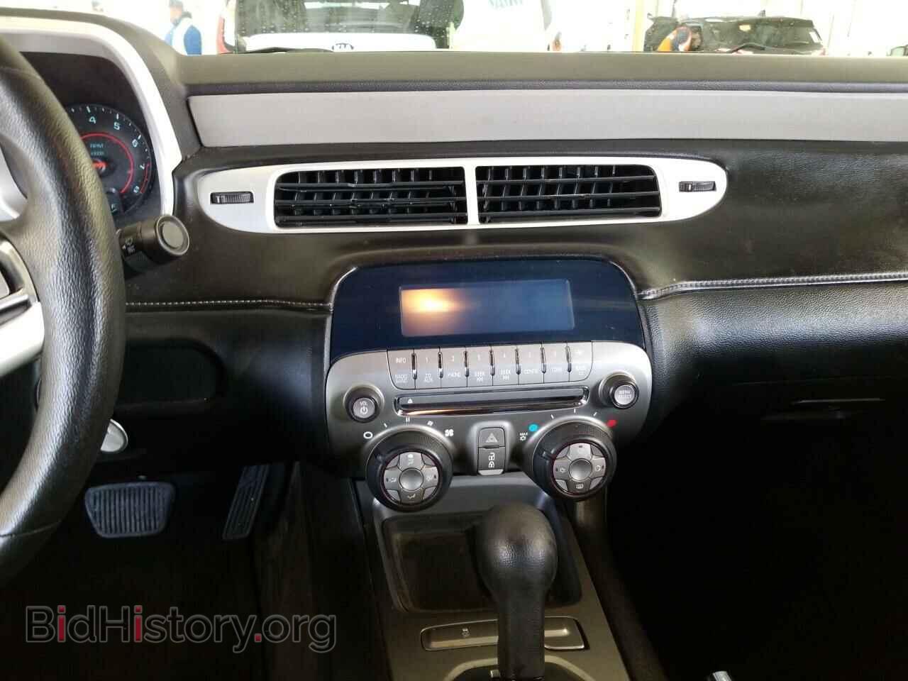 2013 Chevrolet Camaro - VIN: 2G1FA1E36D9135052 - Photo 4