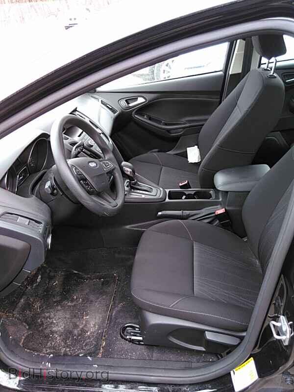 2017 Ford Focus - VIN: 1FADP3F2XHL339730 - Фото 3