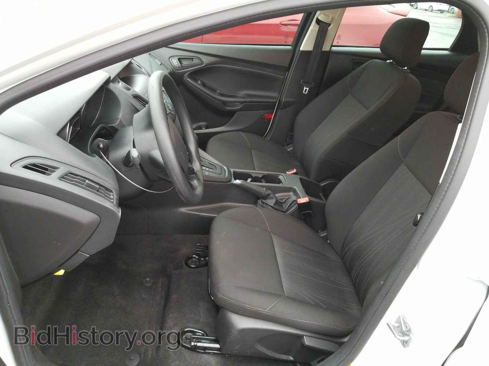 2018 Ford Focus - VIN: 1FADP3E26JL203893 - Фото 3