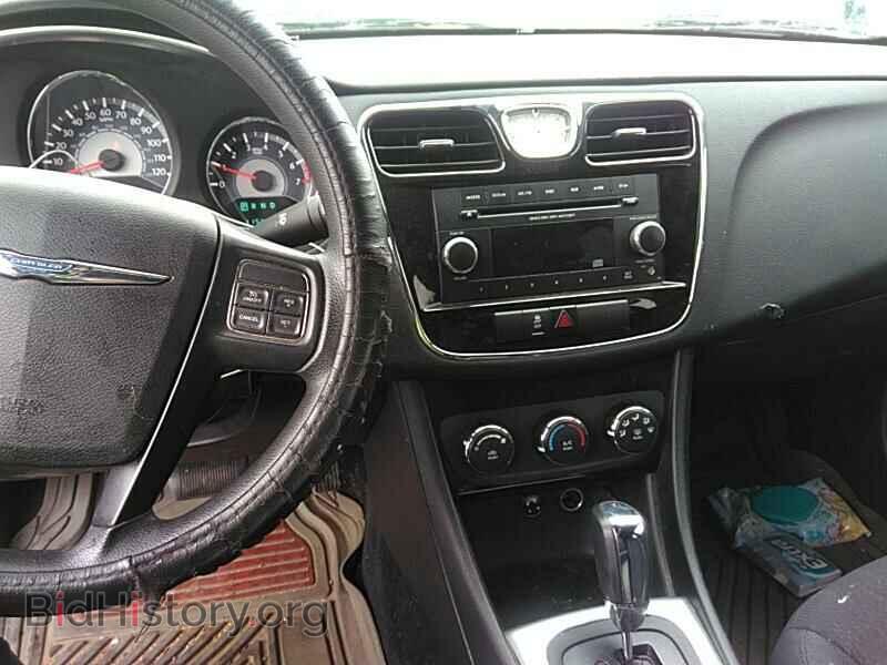 2013 Chrysler 200 - VIN: 1C3CCBAB3DN639907 - Фото 4