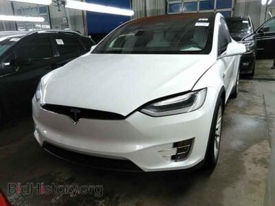 2017 Tesla MODEL X 75d AWD, белый — VIN 5YJXCBE28HF031408