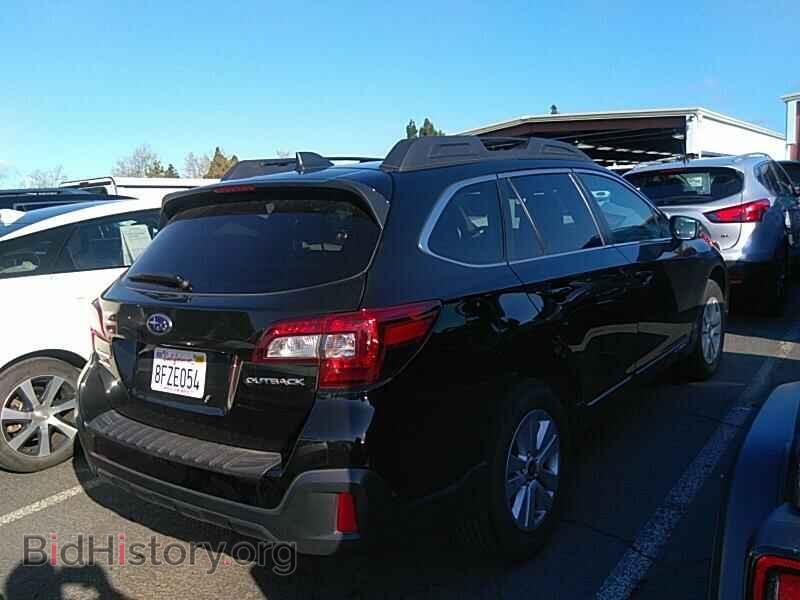 2018 Subaru Outback - VIN: 4S4BSAFC9J3304160 - Фото 2