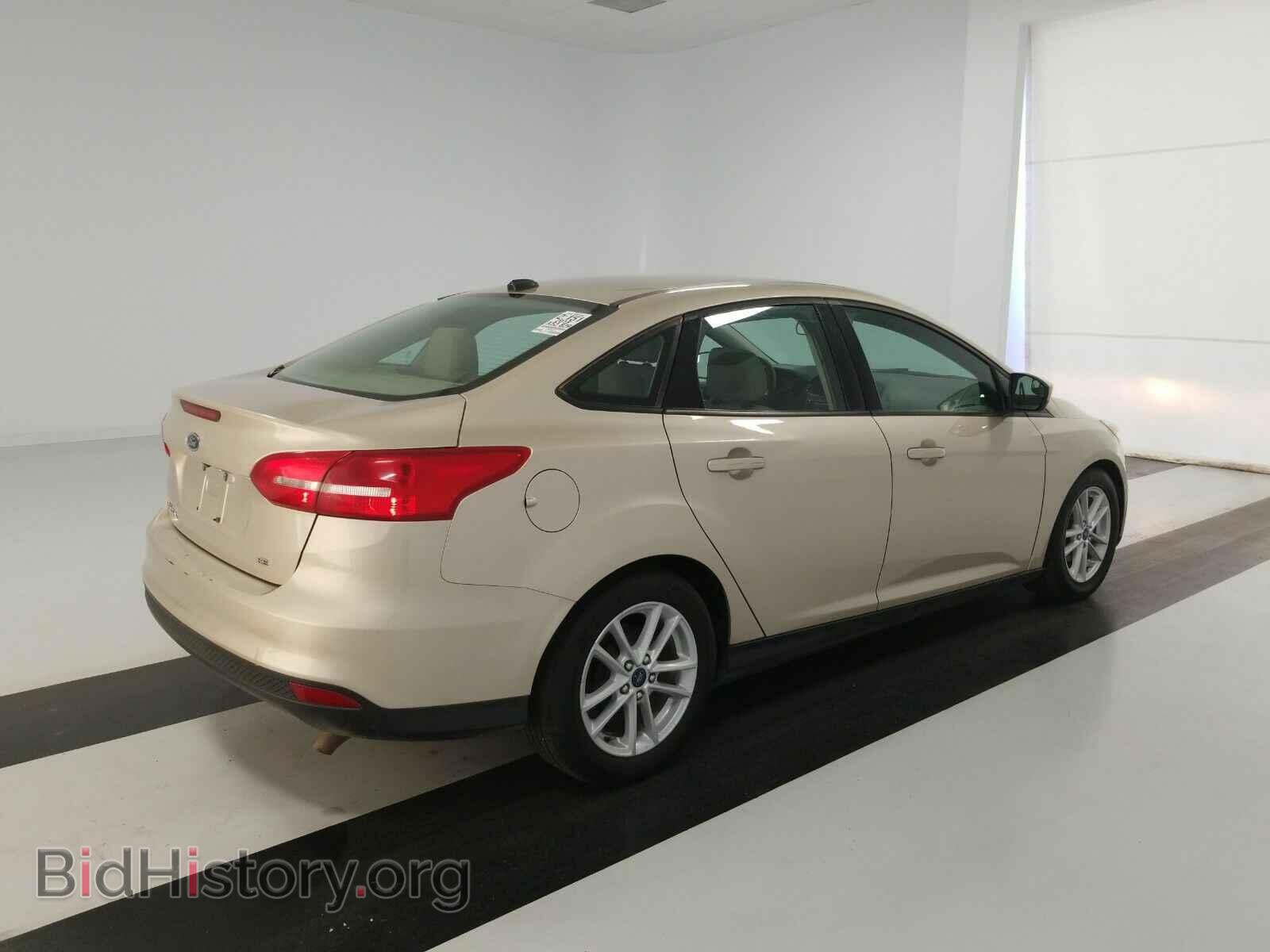 2018 Ford Focus - VIN: 1FADP3F26JL271075 - Фото 4
