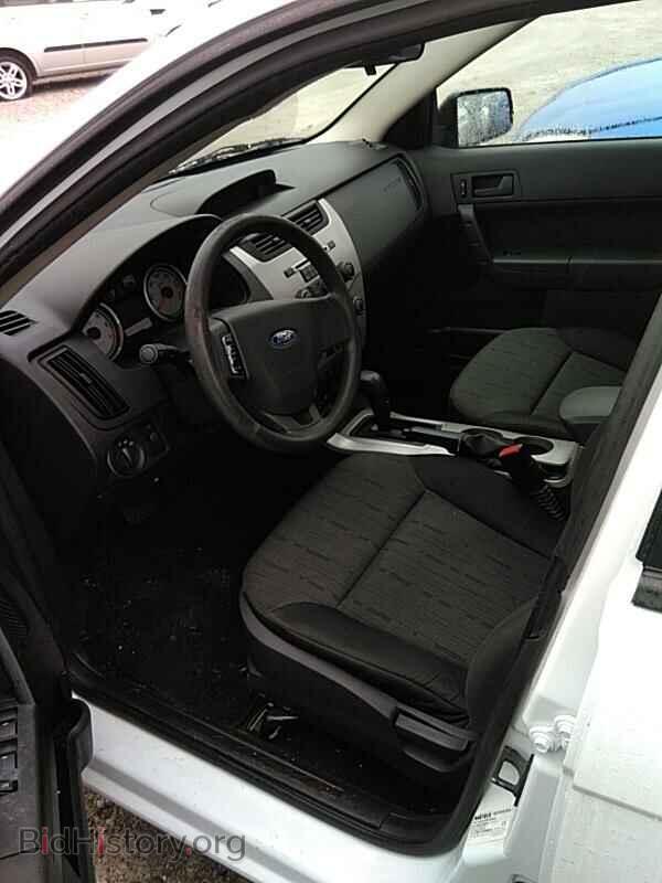 2008 Ford Focus - VIN: 1FAHP35N48W199010 - Фото 3