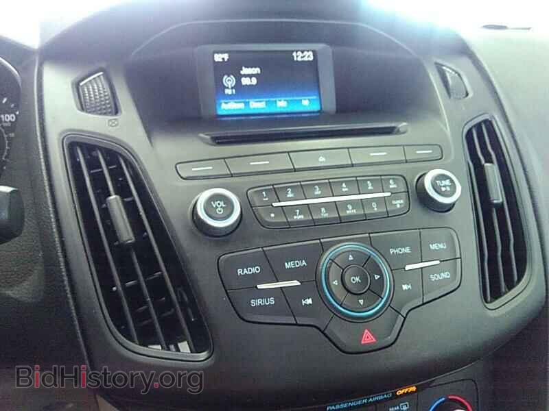 2017 Ford Focus - VIN: 1FADP3F21HL327353 - Фото 4