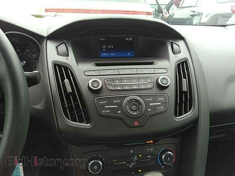 2016 Ford Focus - VIN: 1FADP3E29GL377238 - Photo 4