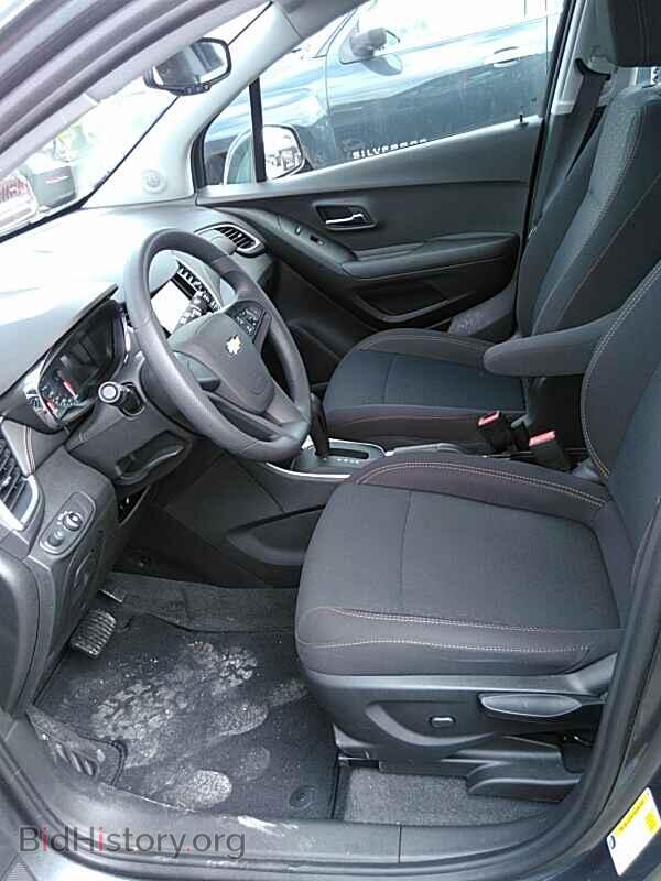 2019 Chevrolet Trax - VIN: 3GNCJKSB3KL298920 - Фото 3