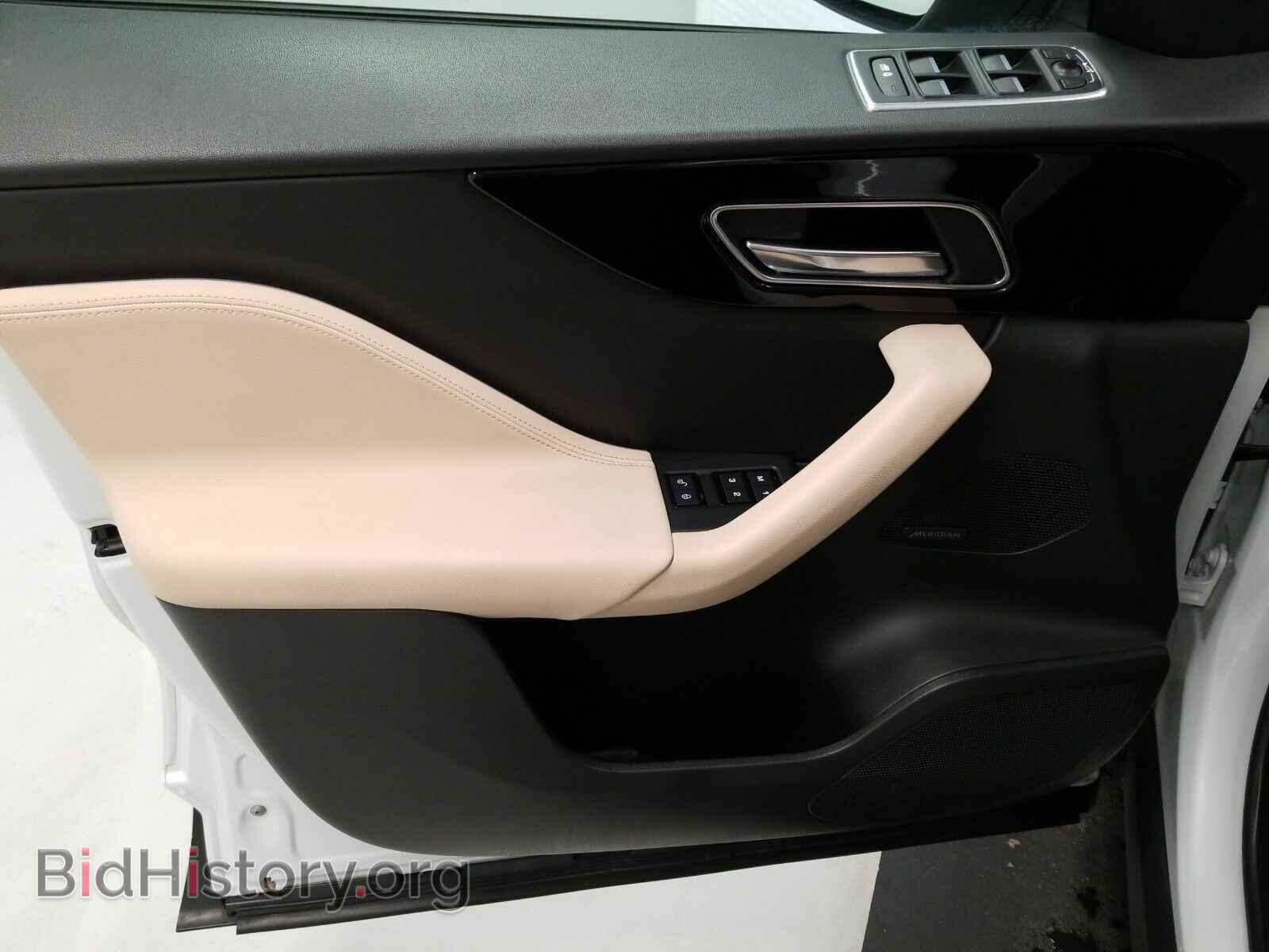 2017 Jaguar F-PACE - VIN: SADCJ2BV2HA497559 - Фото 9
