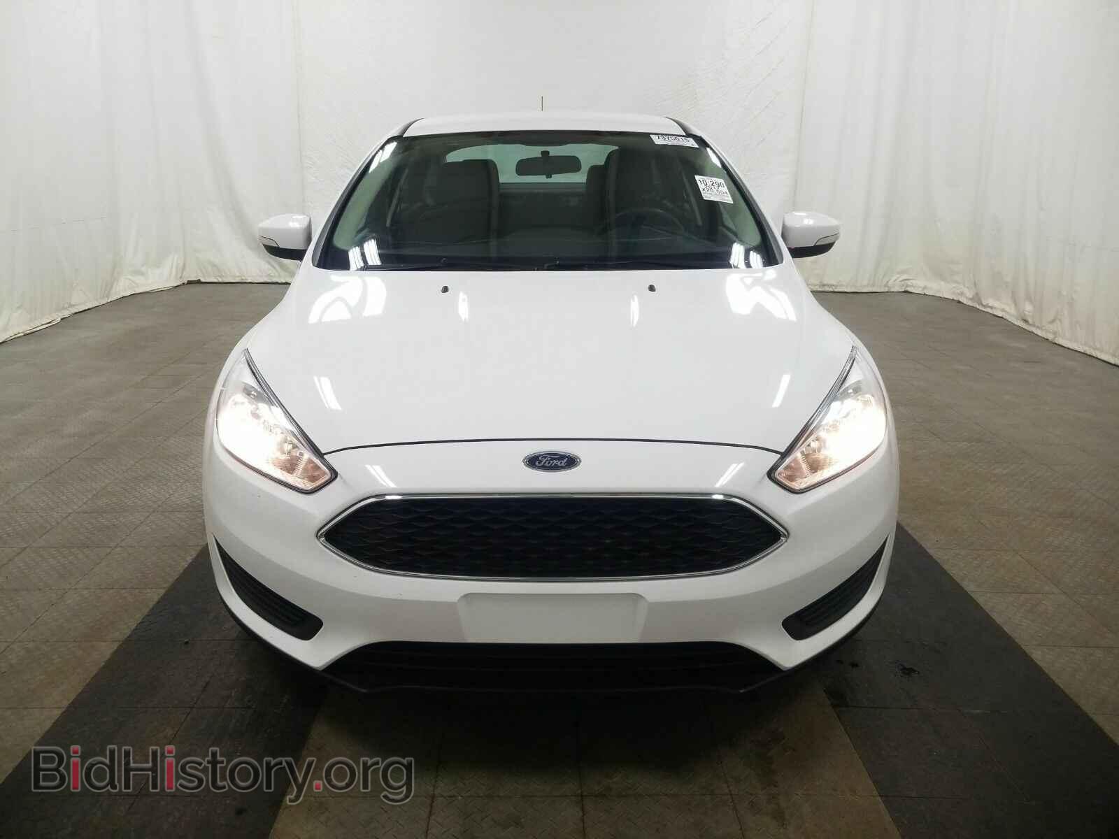2017 Ford Focus - VIN: 1FADP3F2XHL200374 - Фото 2