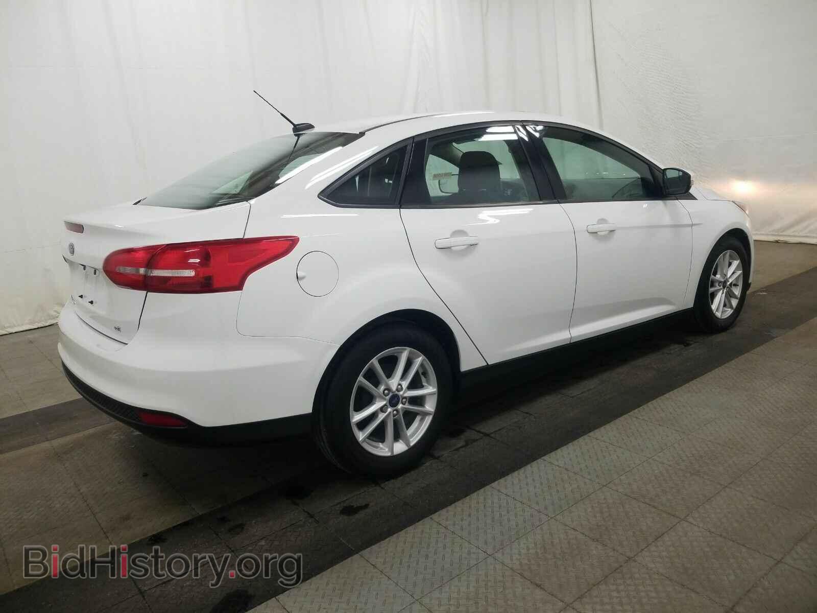 2017 Ford Focus - VIN: 1FADP3F2XHL200374 - Фото 4