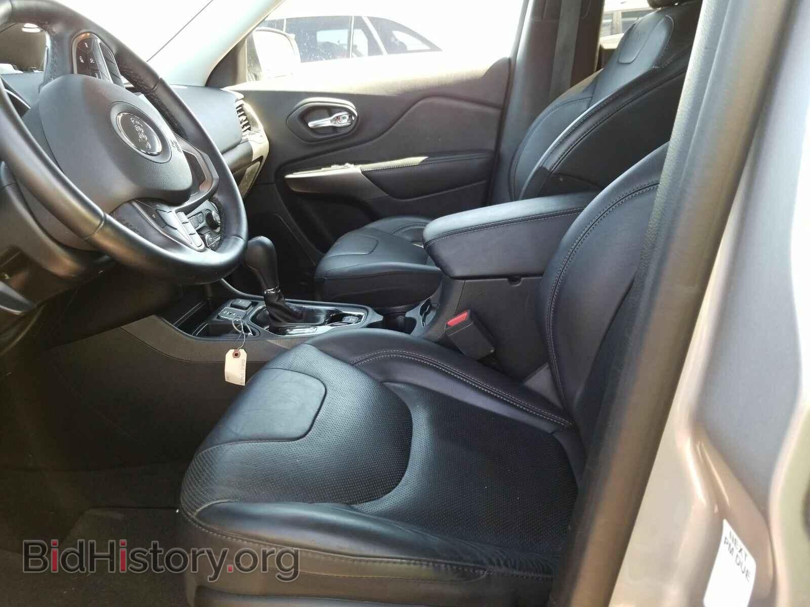 2019 Jeep Cherokee - VIN: 1C4PJLDB5KD357145 - Photo 3
