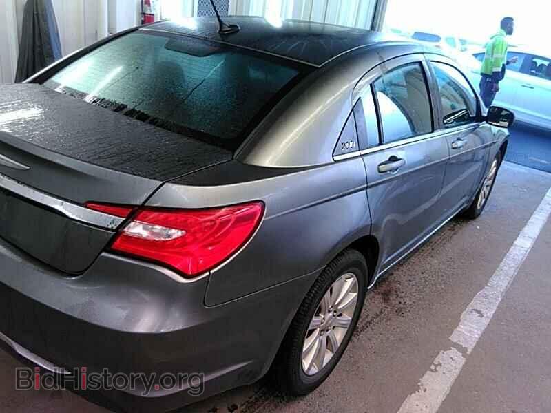2013 Chrysler 200 - VIN: 1C3CCBBB8DN584725 - Фото 2