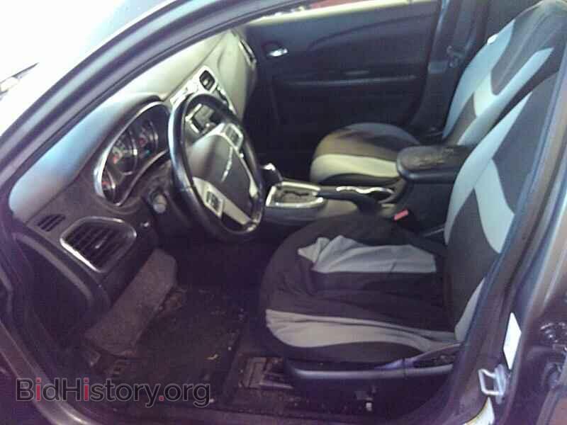 2013 Chrysler 200 - VIN: 1C3CCBBB8DN584725 - Фото 3