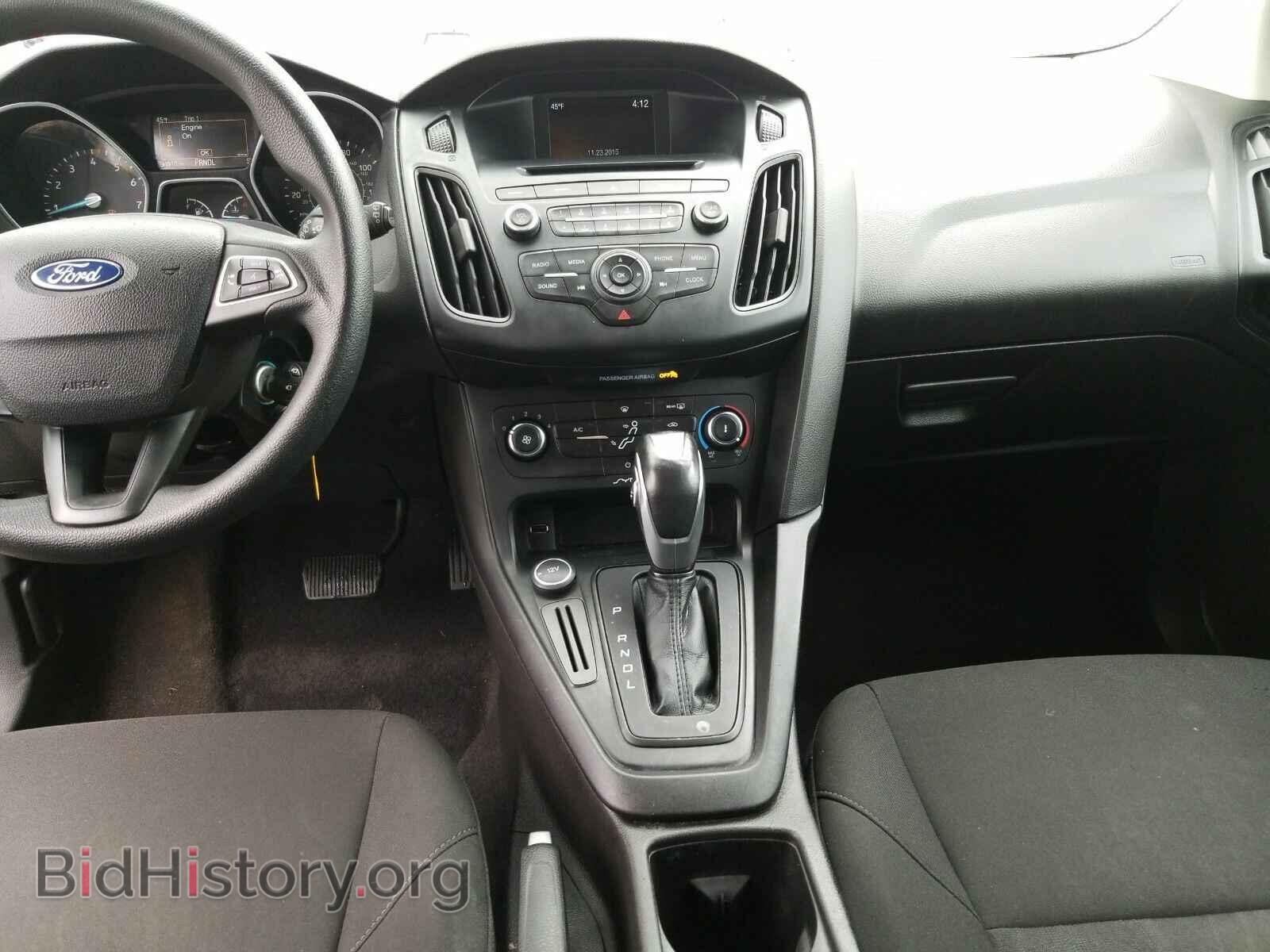 2016 Ford Focus - VIN: 1FADP3K28GL230896 - Photo 4