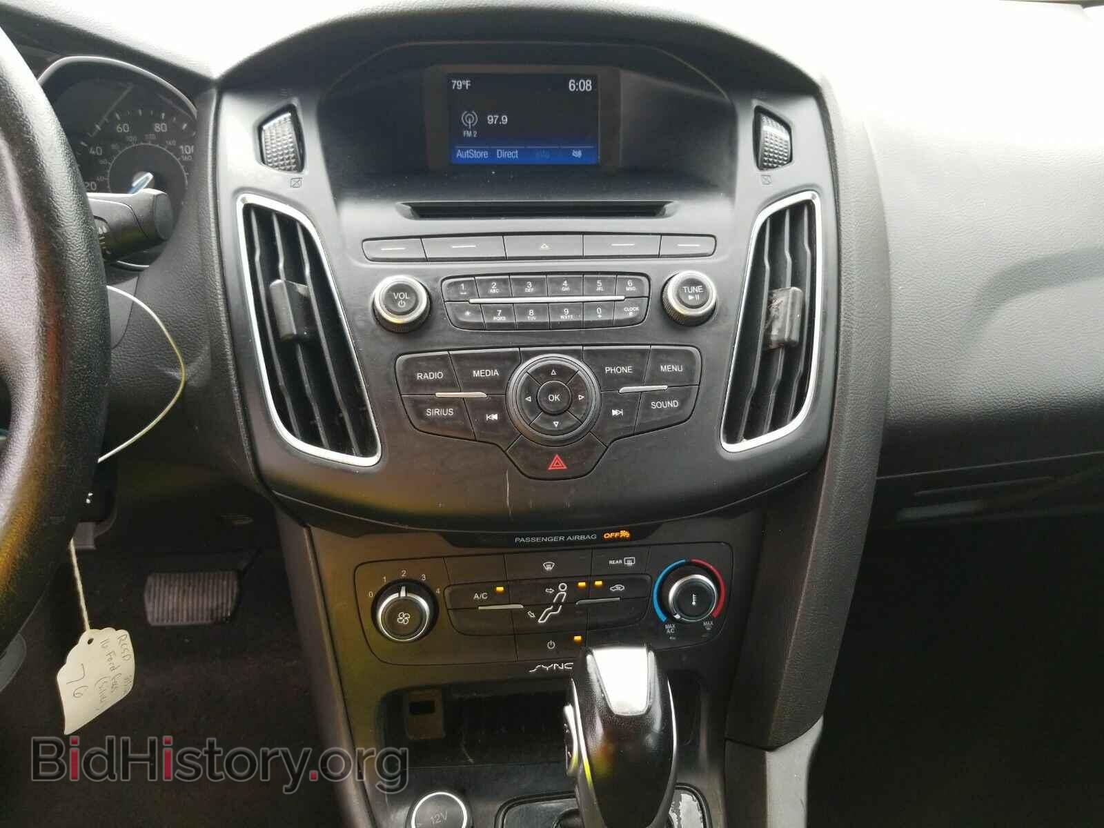 2016 Ford Focus - VIN: 1FADP3F29GL239309 - Photo 4