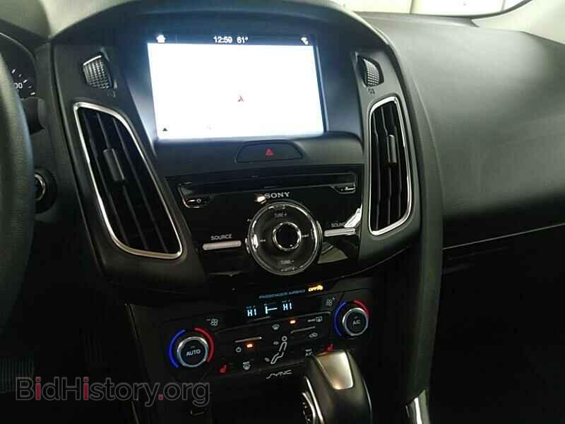 2017 Ford Focus - VIN: 1FADP3J24HL207666 - Фото 4