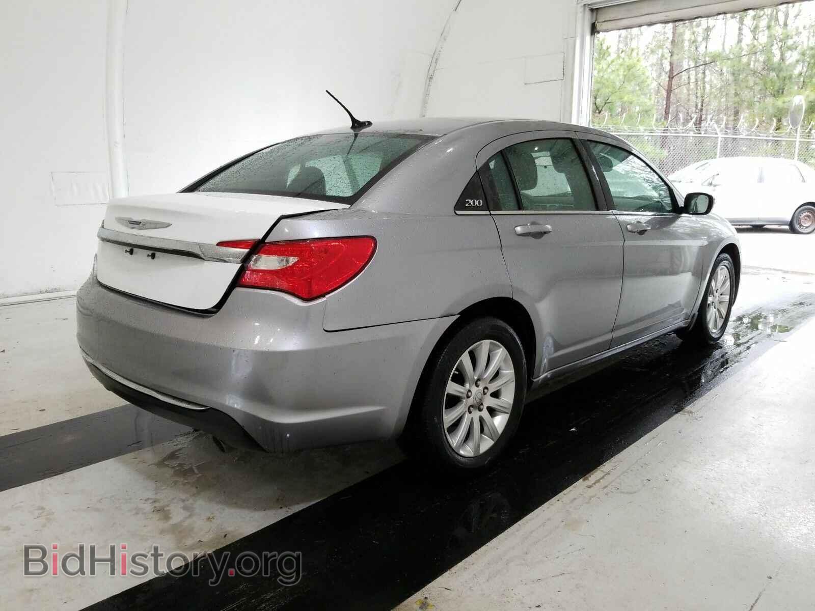 2013 Chrysler 200 - VIN: 1C3CCBBG2DN623935 - Фото 2