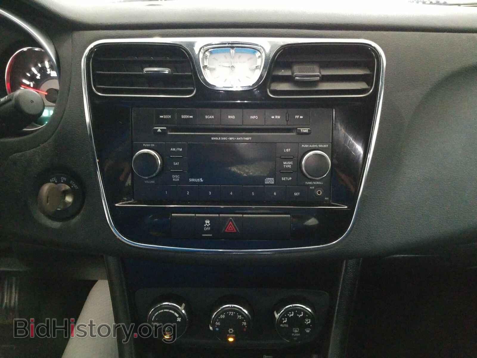 2013 Chrysler 200 - VIN: 1C3CCBBG2DN623935 - Фото 4