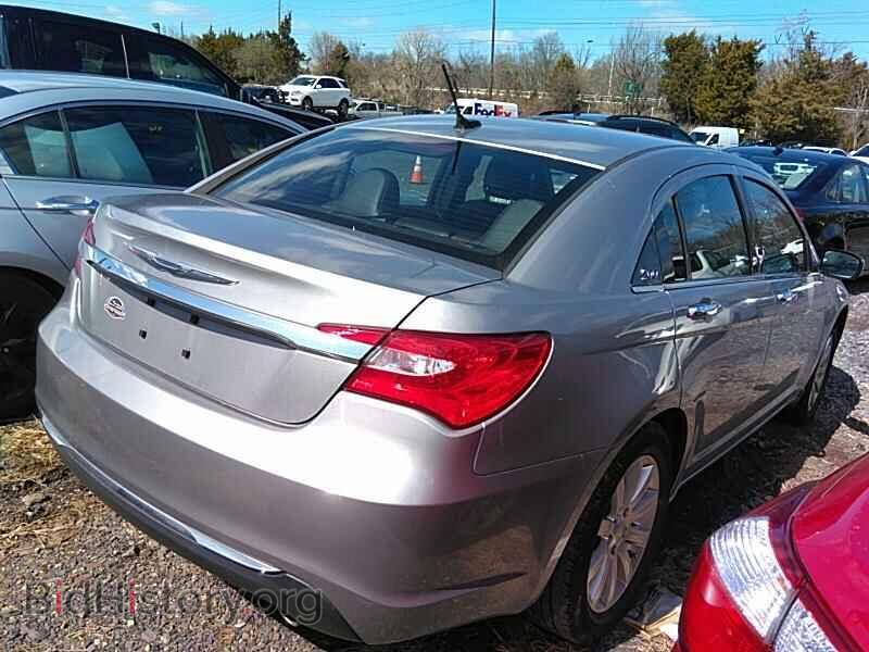2013 Chrysler 200 - VIN: 1C3CCBCG0DN720369 - Фото 2