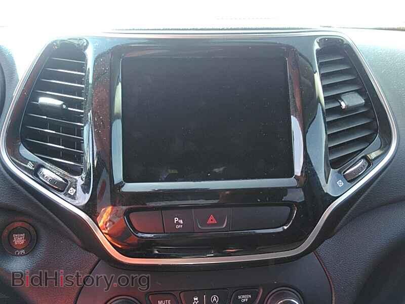 2019 Jeep Cherokee - VIN: 1C4PJLDB0KD300464 - Photo 4
