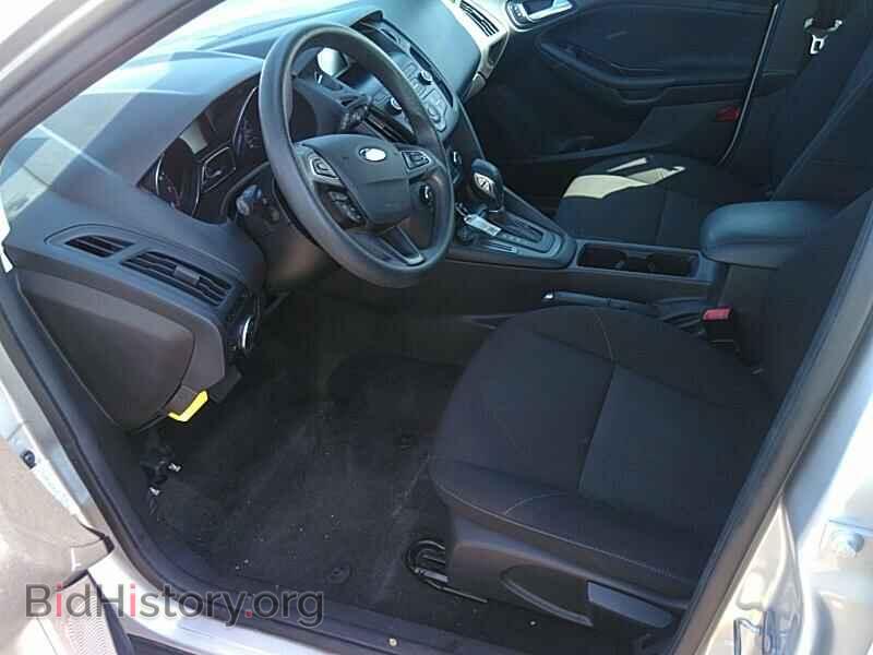 2018 Ford Focus - VIN: 1FADP3K20JL218328 - Фото 3