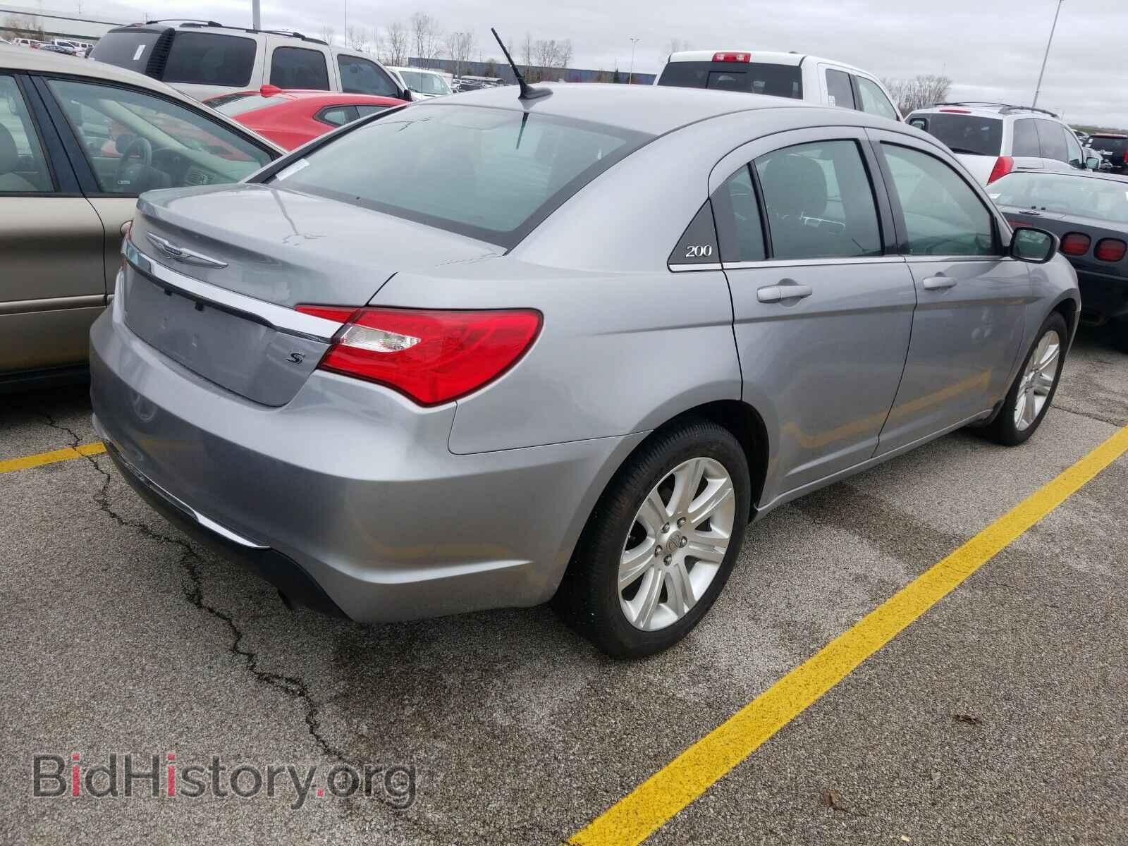 2013 Chrysler 200 - VIN: 1C3CCBBB8DN743436 - Фото 2