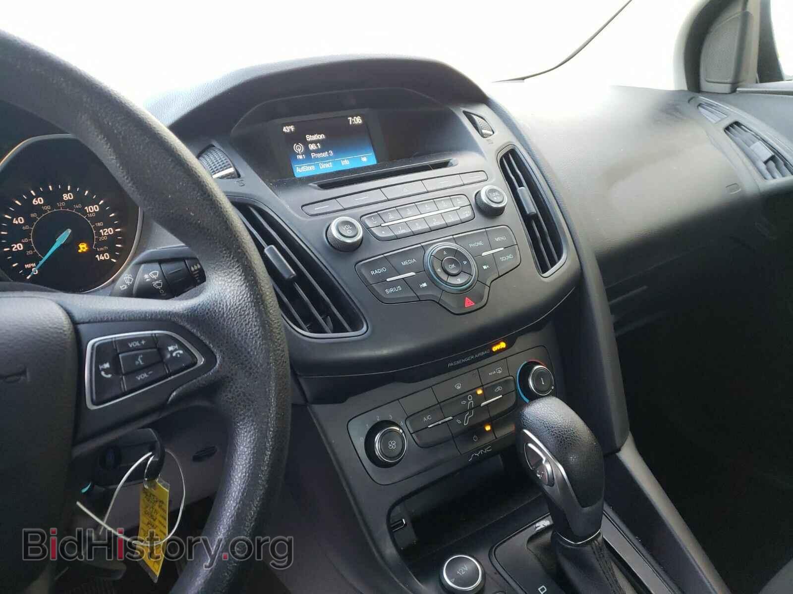 2017 Ford Focus - VIN: 1FADP3F21HL285539 - Фото 4