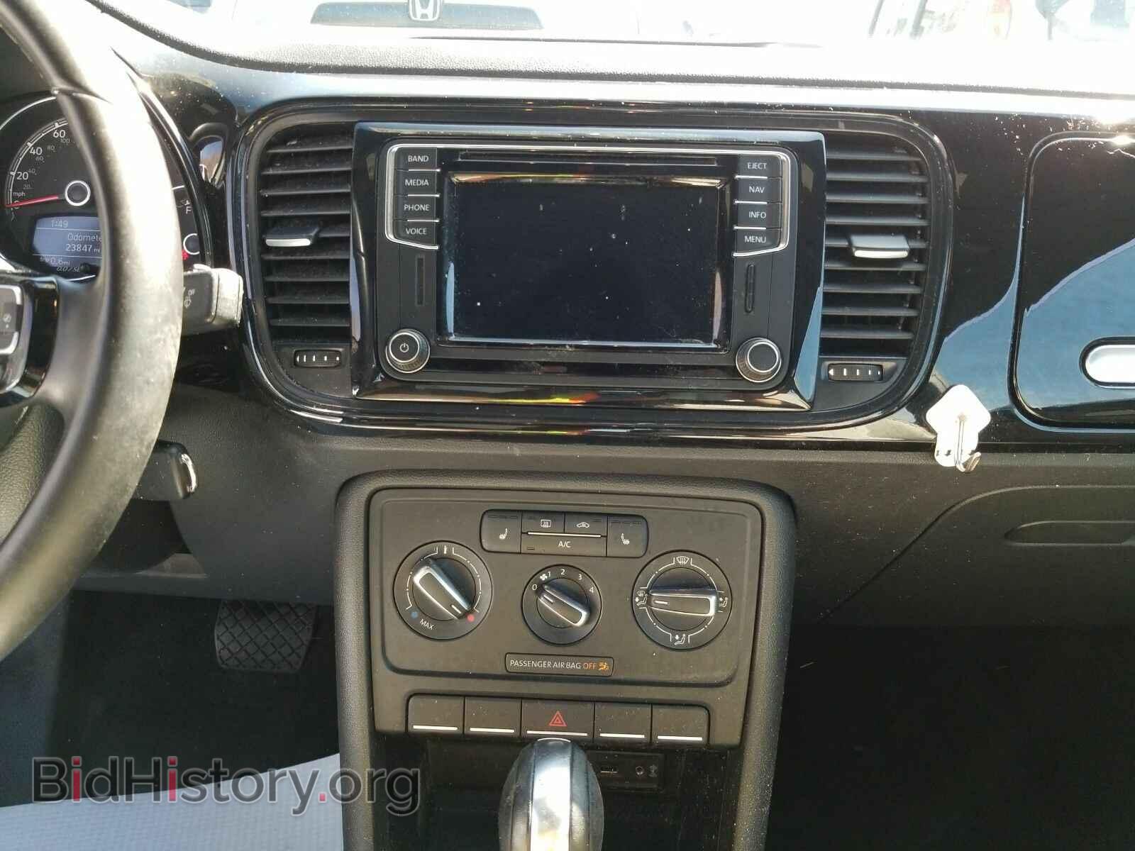 2017 Volkswagen Beetle - VIN: 3VWF17AT3HM620615 - Фото 11