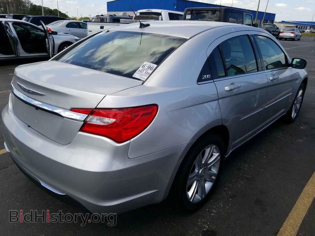 2012 Chrysler 200 - VIN: 1C3CCBAB7CN208470 - Фото 2