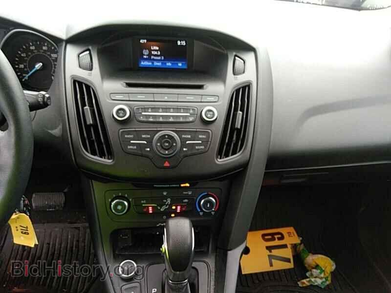 2017 Ford Focus - VIN: 1FADP3K2XHL200929 - Photo 4