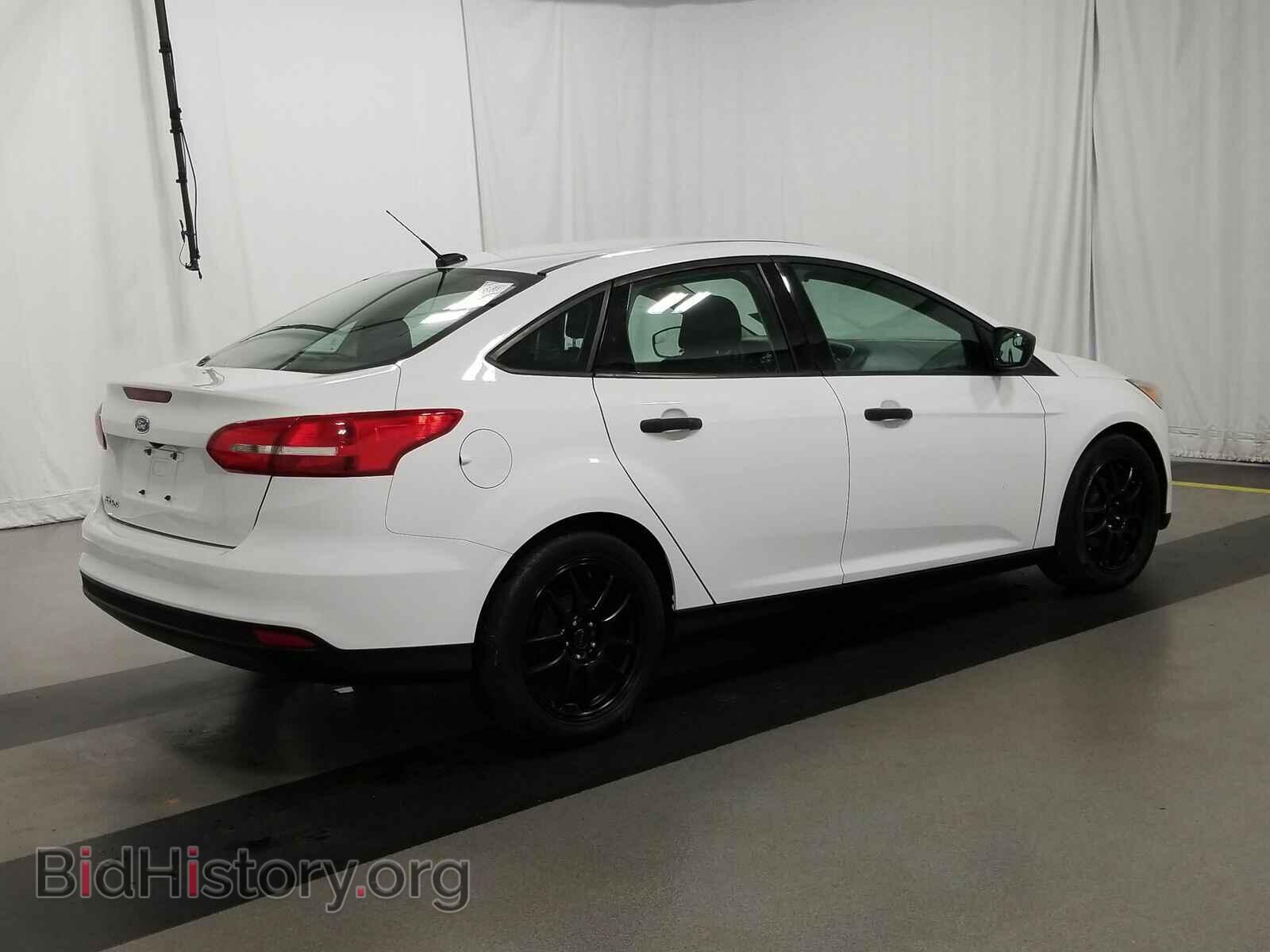 2017 Ford Focus - VIN: 1FADP3E25HL221151 - Фото 4