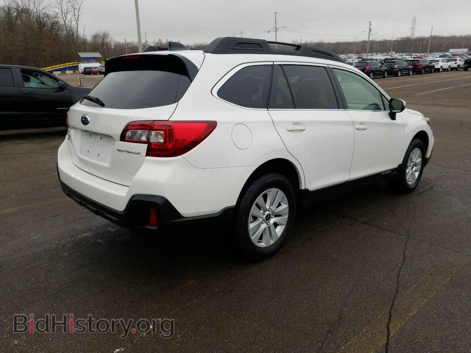 2019 Subaru Outback - VIN: 4S4BSAFC5K3359092 - Фото 2