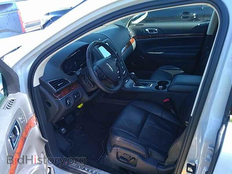 2019 Lincoln MKT - VIN: 2LMHJ5AT4KBL03337 - Фото 3