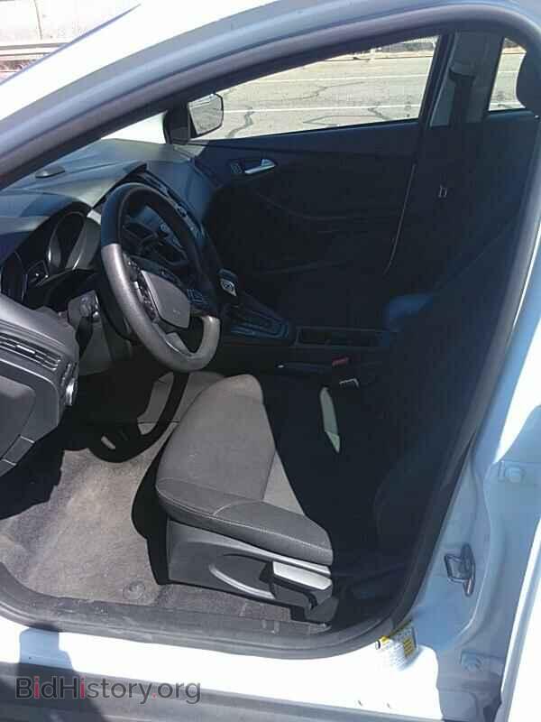 2018 Ford Focus - VIN: 1FADP3K25JL212315 - Фото 3