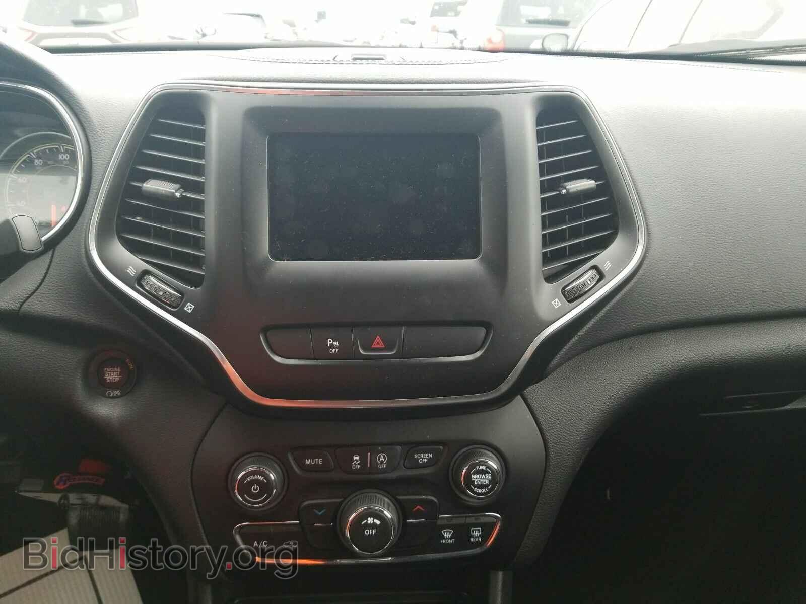 2019 Jeep Cherokee - VIN: 1C4PJLLB8KD297220 - Фото 4
