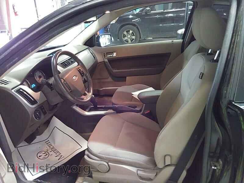2008 Ford Focus - VIN: 1FAHP33N68W180820 - Фото 3