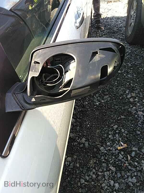 2013 Chrysler 200 - VIN: 1C3CCBAB9DN641886 - Фото 10