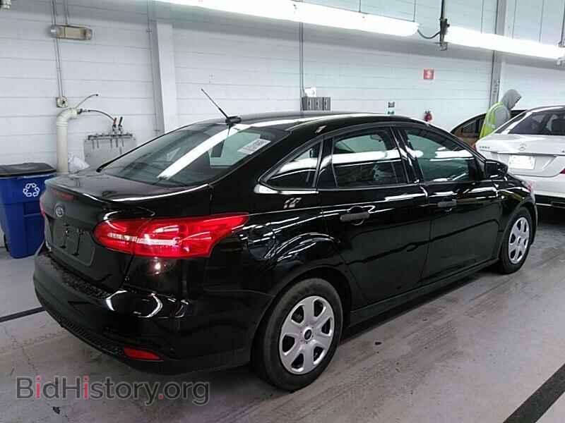 2017 Ford Focus - VIN: 1FADP3E29HL253312 - Photo 2