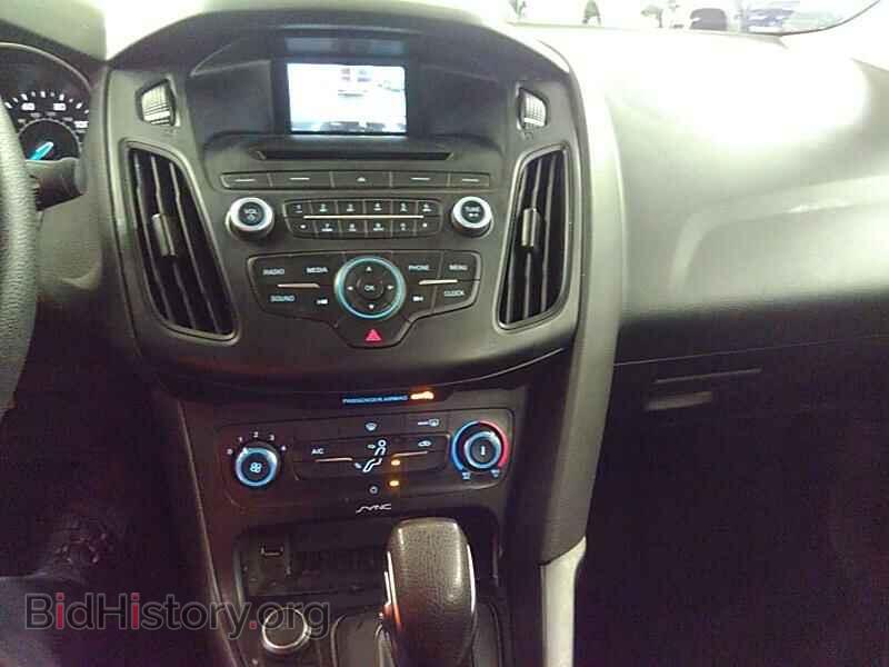 2017 Ford Focus - VIN: 1FADP3E29HL253312 - Photo 4