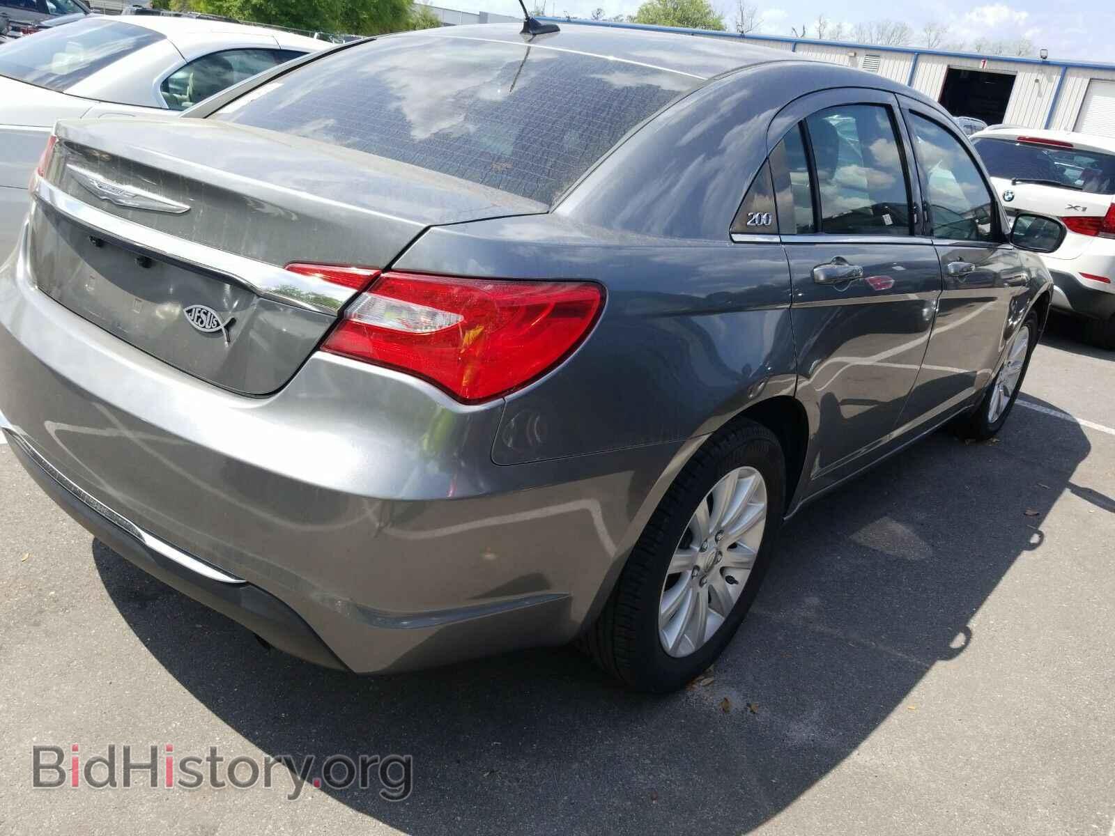 2013 Chrysler 200 - VIN: 1C3CCBBB7DN570976 - Фото 2