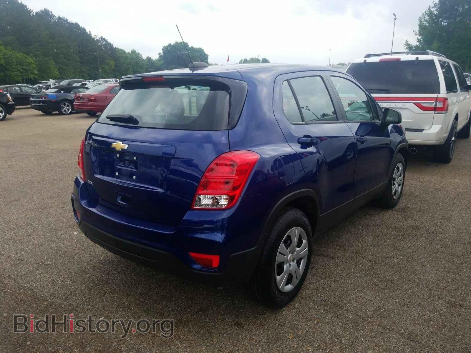 2017 Chevrolet Trax - VIN: 3GNCJKSB3HL213826 - Фото 2