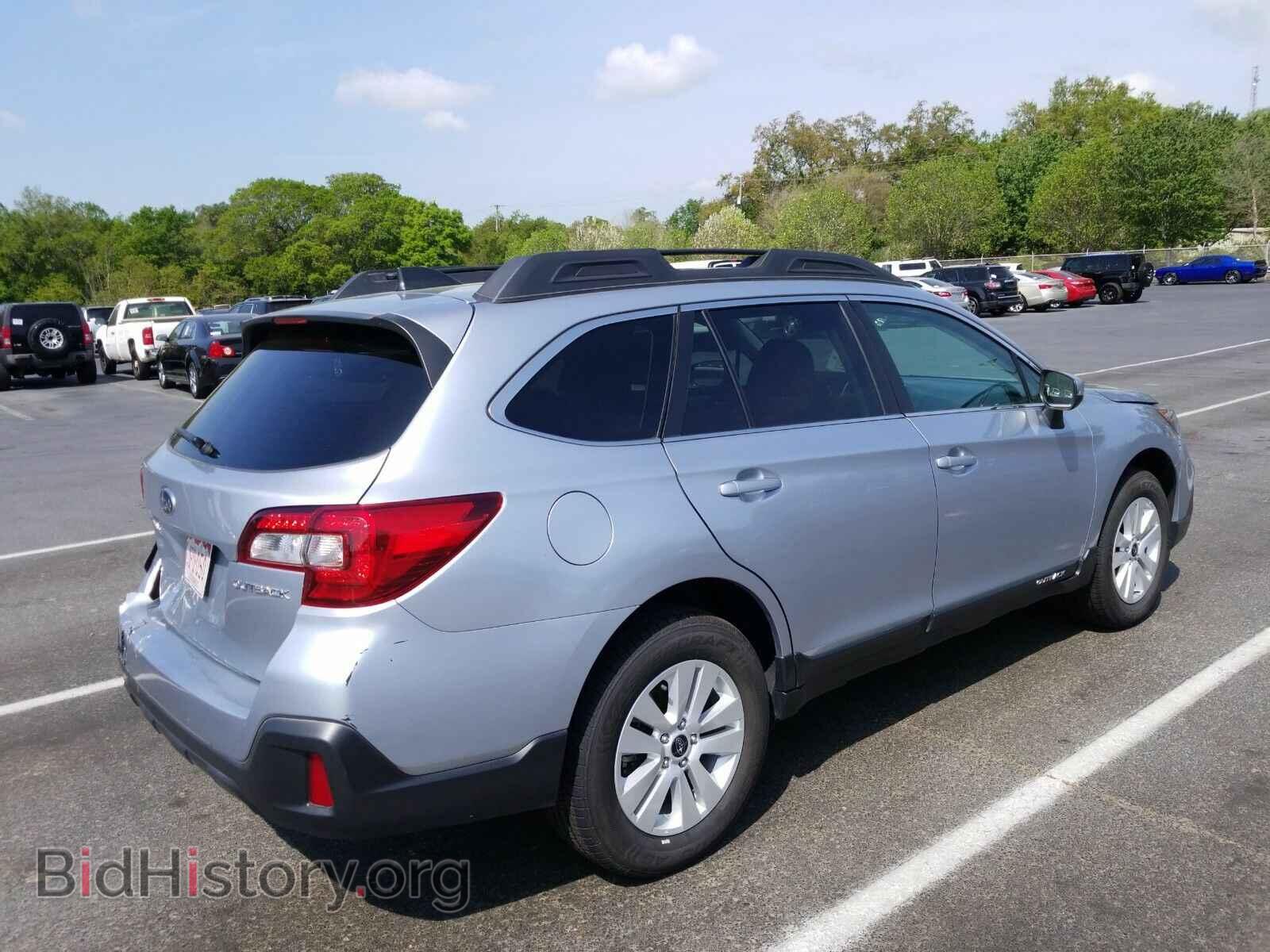 2018 Subaru Outback - VIN: 4S4BSAFC5J3367417 - Фото 2