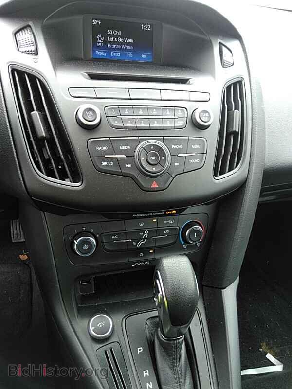 2017 Ford Focus - VIN: 1FADP3K21HL203301 - Photo 4