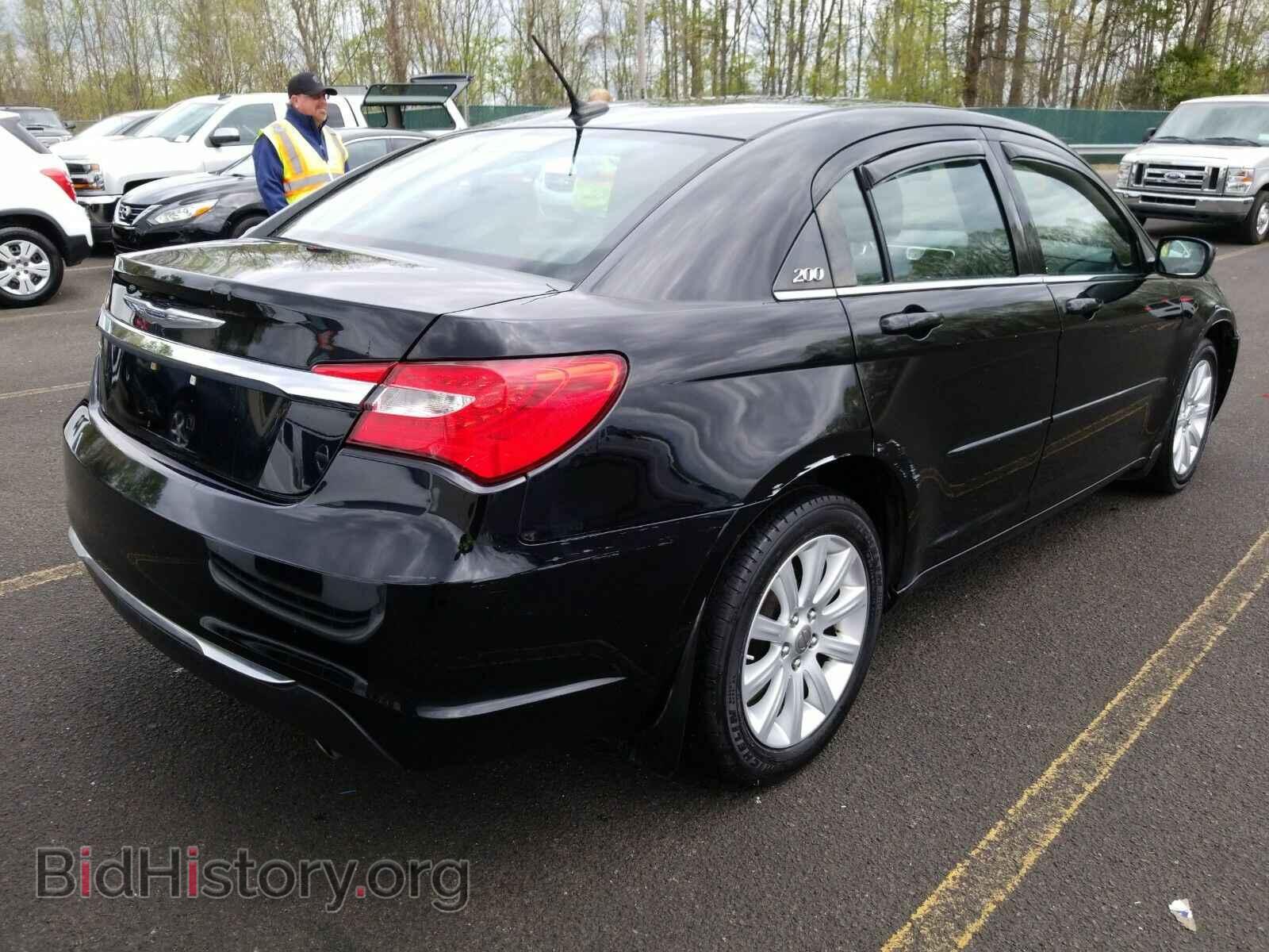 2013 Chrysler 200 - VIN: 1C3CCBBG0DN659588 - Фото 2