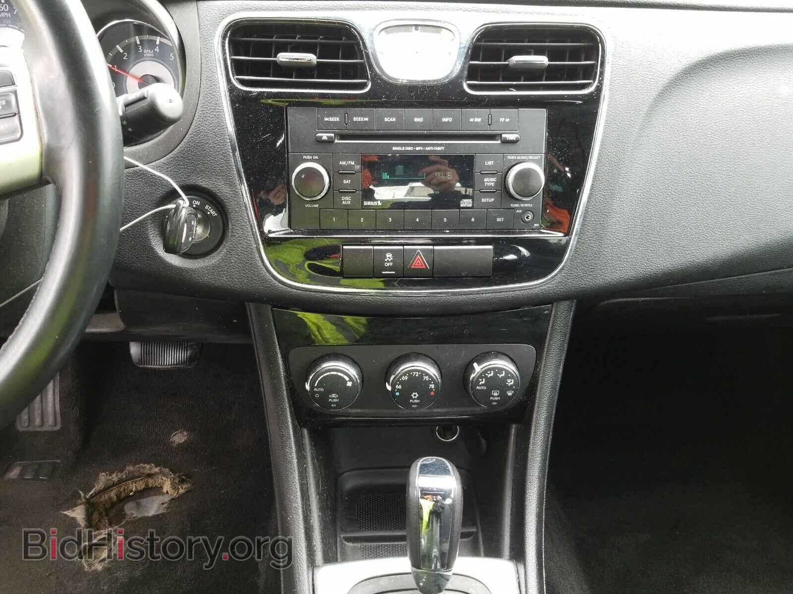 2013 Chrysler 200 - VIN: 1C3CCBBG0DN659588 - Фото 4