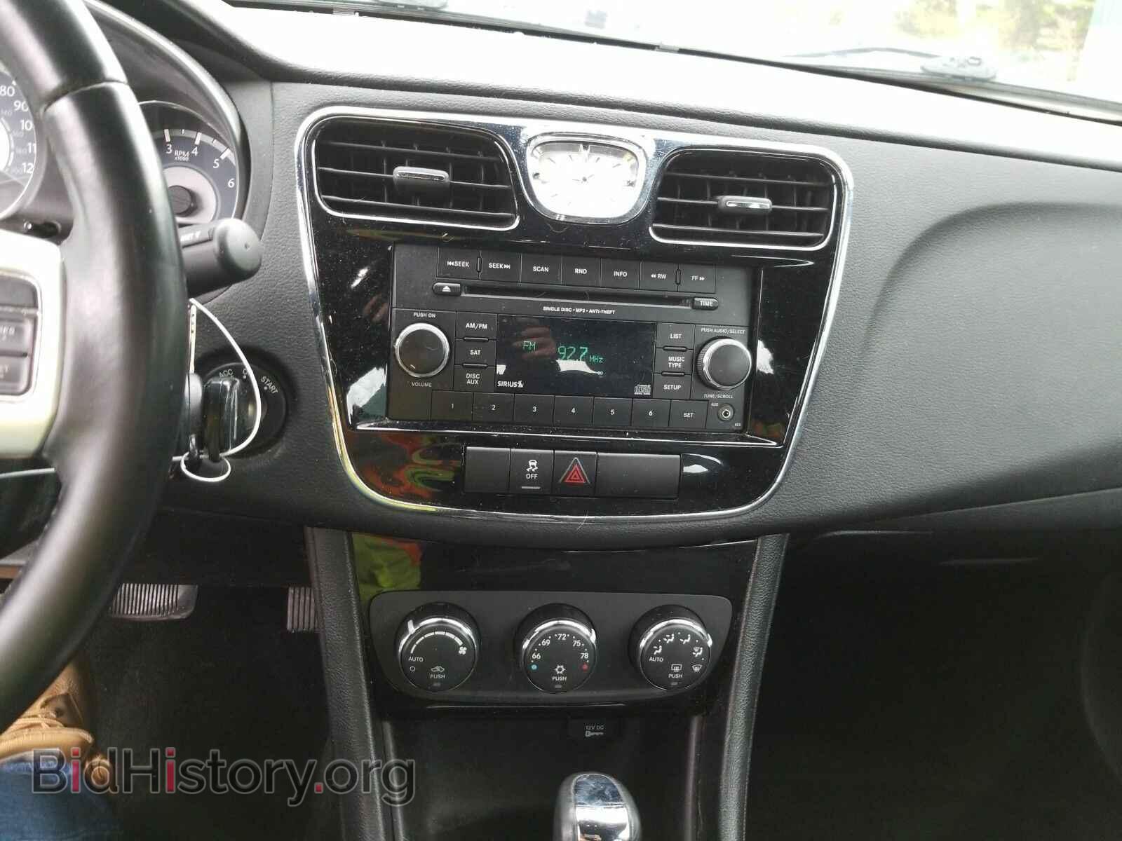 2013 Chrysler 200 - VIN: 1C3CCBBG0DN731633 - Фото 4