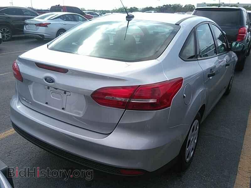 2018 Ford Focus - VIN: 1FADP3E2XJL223063 - Фото 2