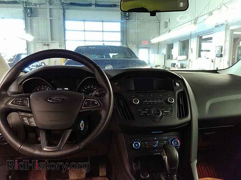 2017 Ford Focus - VIN: 1FADP3K29HL239852 - Фото 4