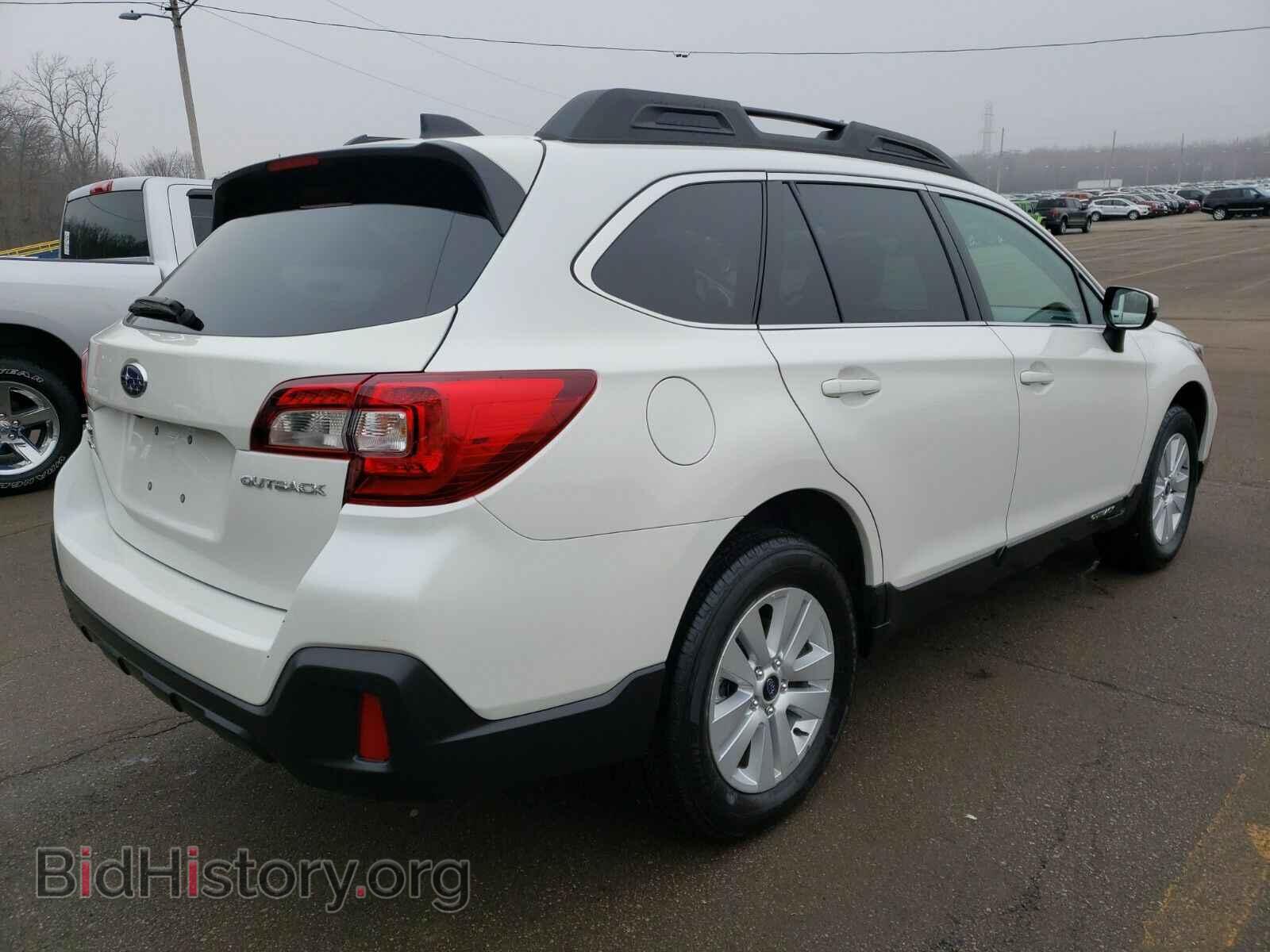 2019 Subaru Outback - VIN: 4S4BSAFC4K3355695 - Фото 2