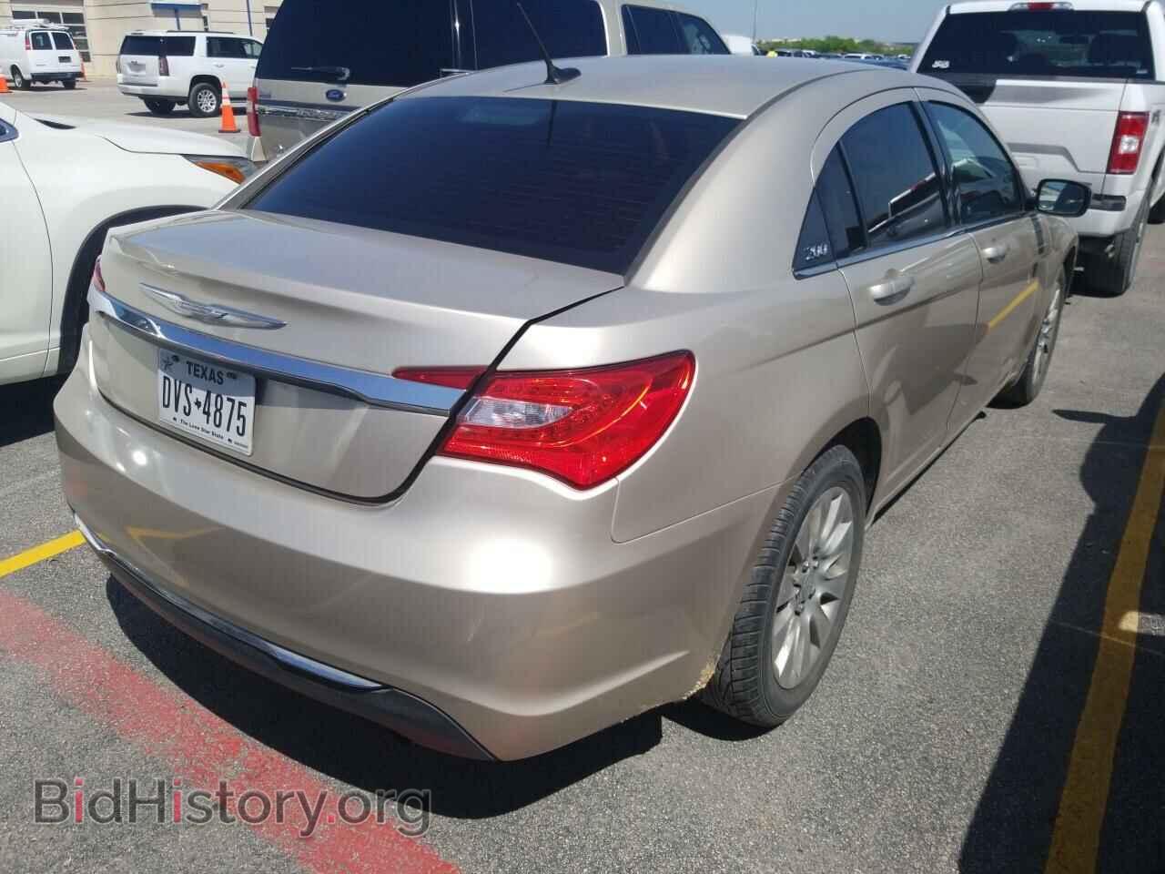 2013 Chrysler 200 - VIN: 1C3CCBAB5DN560576 - Фото 2